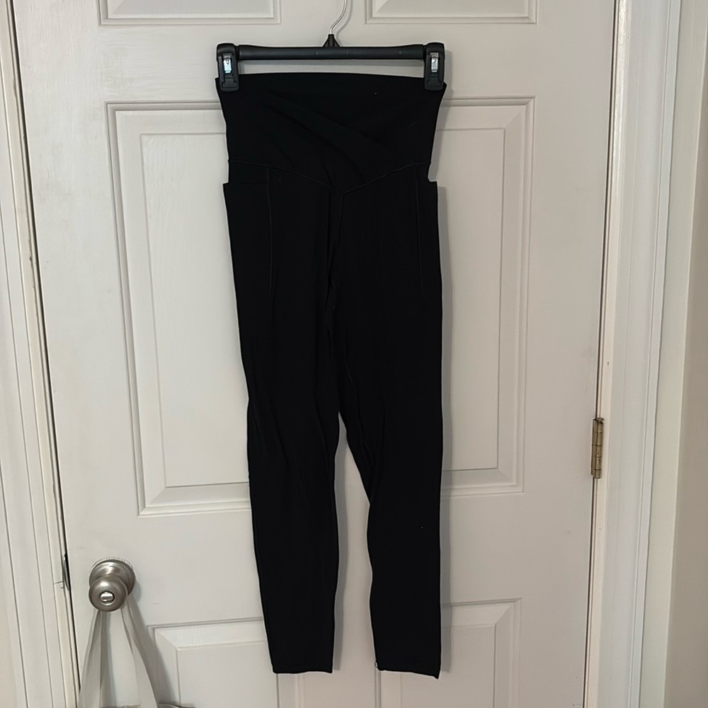 Offline Black crossover leggings with pockets